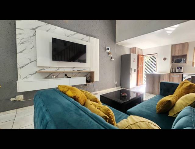 2 BEDROOM TOWNHOUSE FOR SALE IN BASSONIA